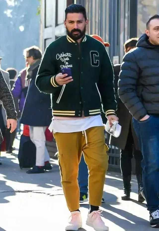 Are suits too greasy for 40-year-old men This year’s popular baseball jacket is more stylish than those born in the 90s when put together