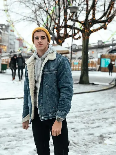 Denim jackets are also practical in winter. Here are 3 ways to match them. They are fashionable and distinctive