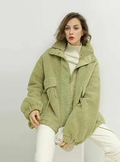 In the cold autumn and winter, warm outerwear such as down jackets and coats are essential items