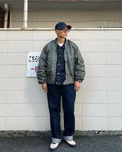 It is important for men to choose the right jacket in winter. MA-1 bomber jacket can be worn boldly