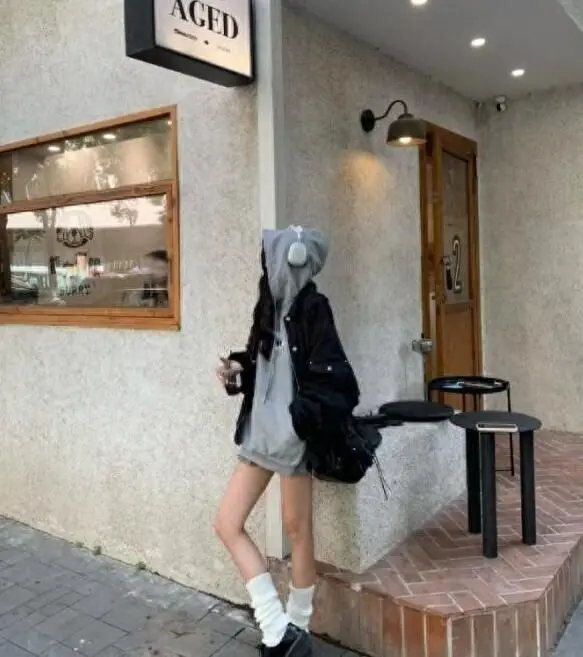 It was only after autumn that I realized that sweatshirts were out of style! This year's trend is to wear jackets with inner layers, which is very fashionable and western-style