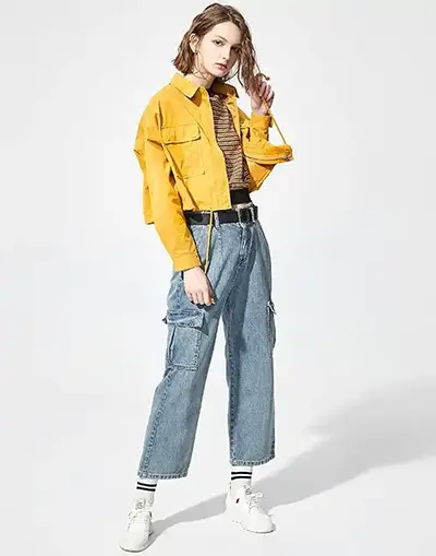 If you want to travel stylishly in early spring, you need a stylish jacket.