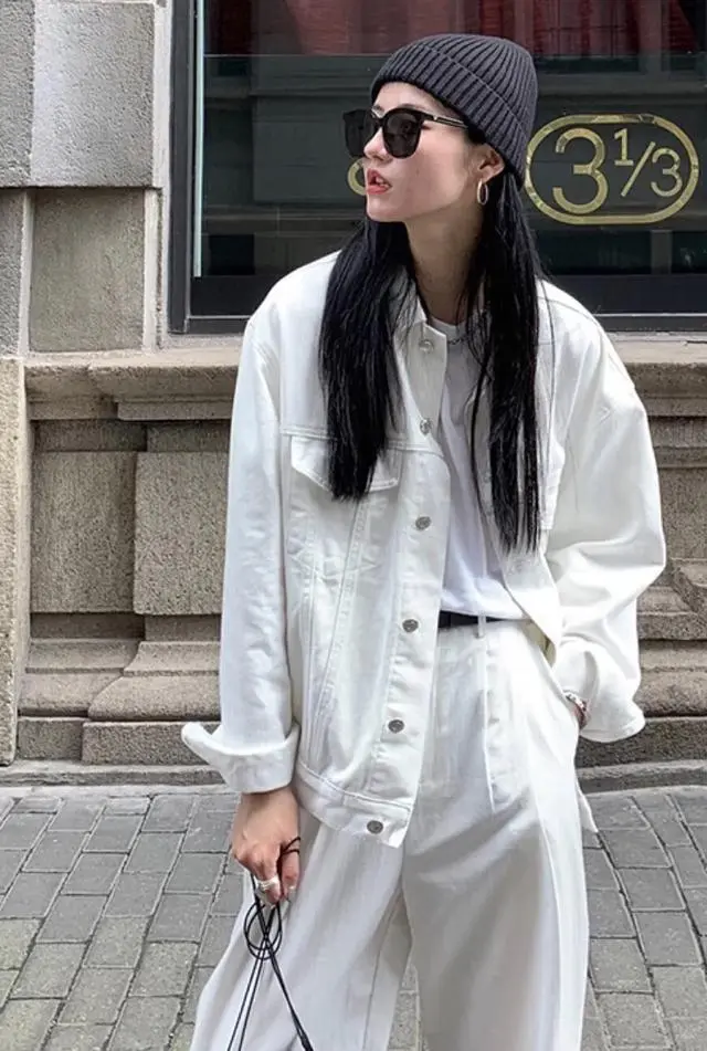 Jackets can also lead the trend. You can rely on them to wear in early autumn. You will be the most fashionable among the crowd