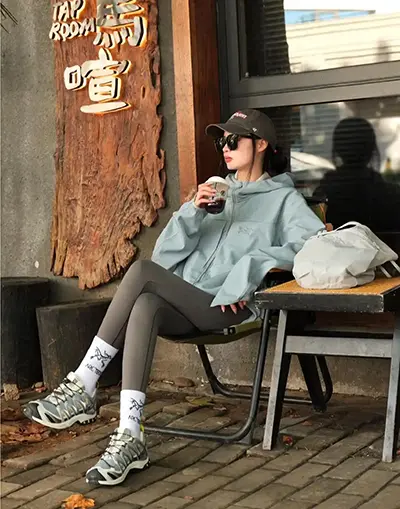 There is a popular wearing method recently called layering jackets