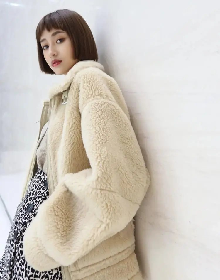 “sheep wool jacket” suddenly became popular this year! Fashionable and versatile, much warmer than a coat