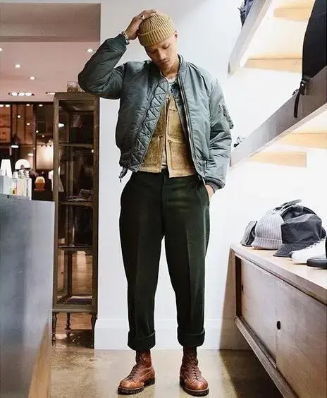 Men who know how to wear these 3 short jackets are indispensable in their wardrobe. They look good and trendy in autumn and winter.